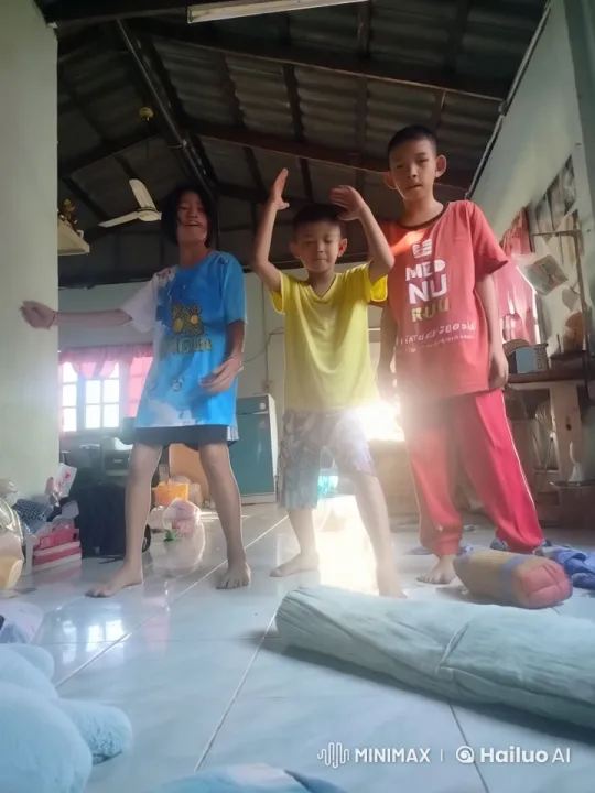 Animated Children's Intense Battle in a Cluttered Room – AI Generated Video | Hailuo AI