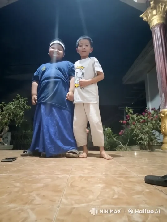 Boys Practice Synchronized Kungfu in Nighttime Scene – AI Generated Video | Hailuo AI