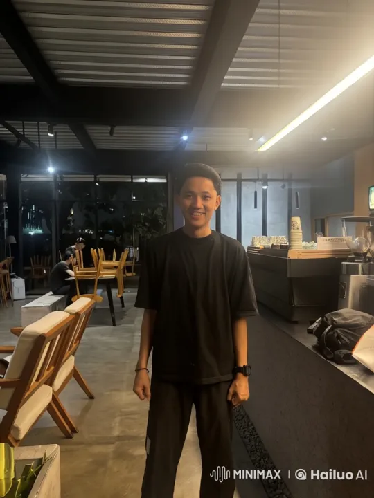 Live2D: Young Man Demonstrates Wing Chun in Café Setting – AI Generated Video | Hailuo AI