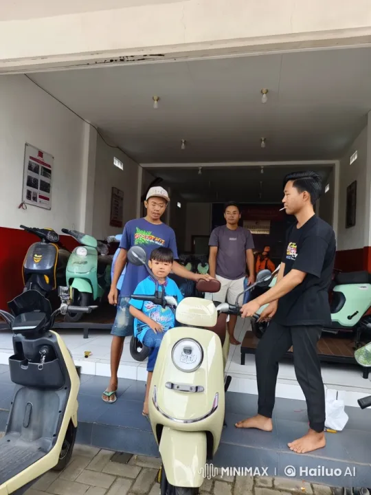 Live2D Video: Energetic Kungfu Kick in Scooter Shop – AI Generated Video | Hailuo AI