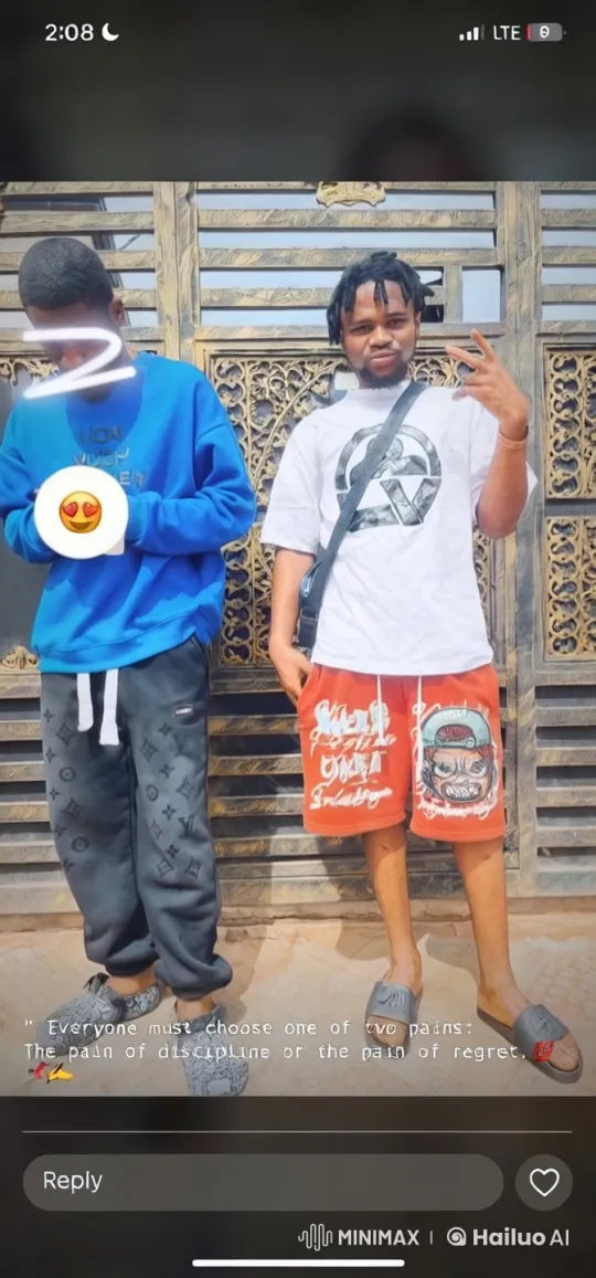 Friends at Golden Gate: One Practices Kung Fu, Other Checks Phone – AI Generated Video | Hailuo AI