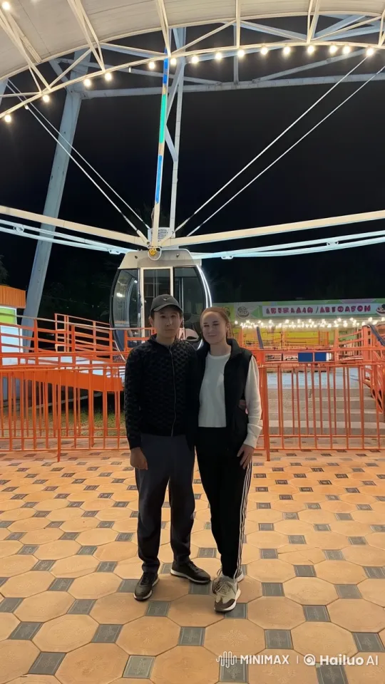Couple Performs Martial Arts in Ferris Wheel Setting – AI Generated Video | Hailuo AI
