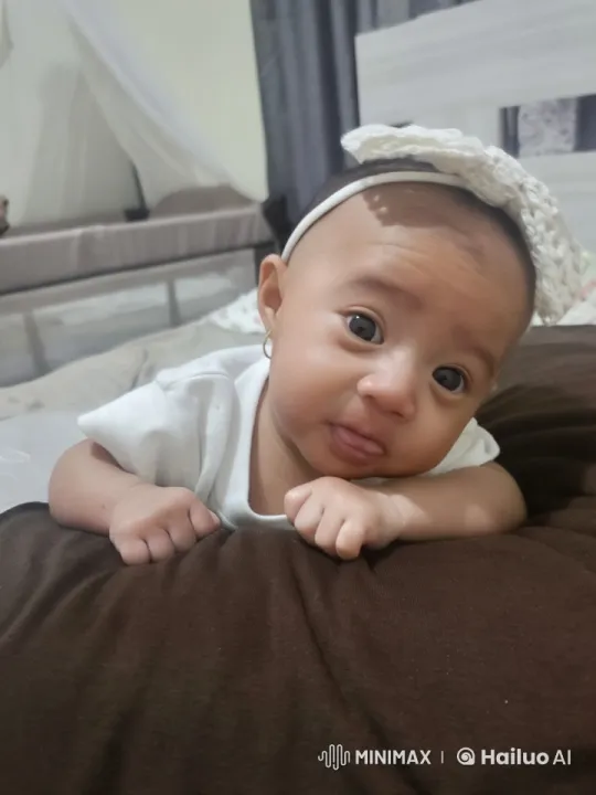 Baby's Joyful First Steps in Cozy Bedroom – AI Generated Video | Hailuo AI