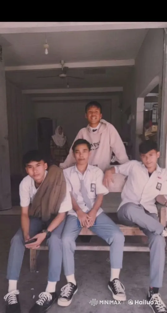 Five Young Men Perform Synchronized Kung Fu in Dim Room – AI Generated Video | Hailuo AI