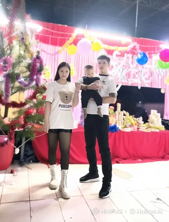 Family Celebrates Christmas with Live2D Kungfu Performance – AI Generated Video | Hailuo AI