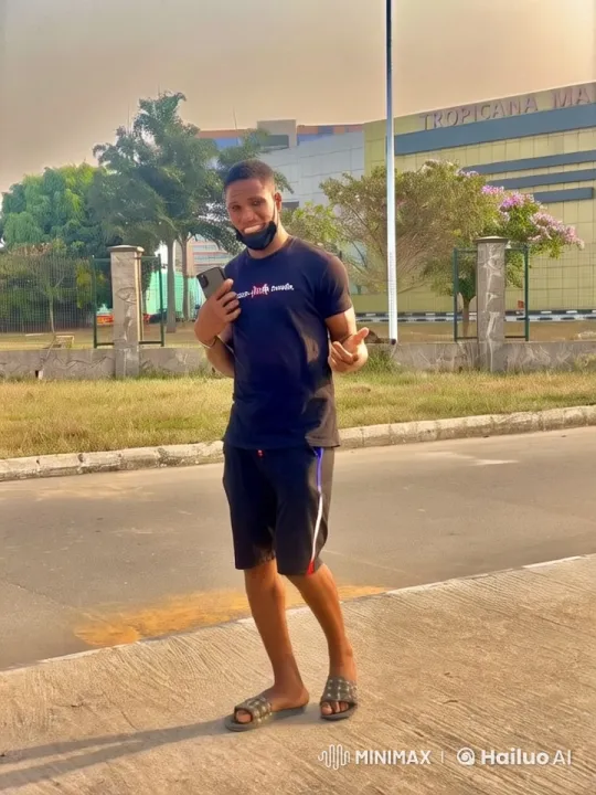 Casual Person Performing Martial Arts in Tropicana Mall Setting – AI Generated Video | Hailuo AI