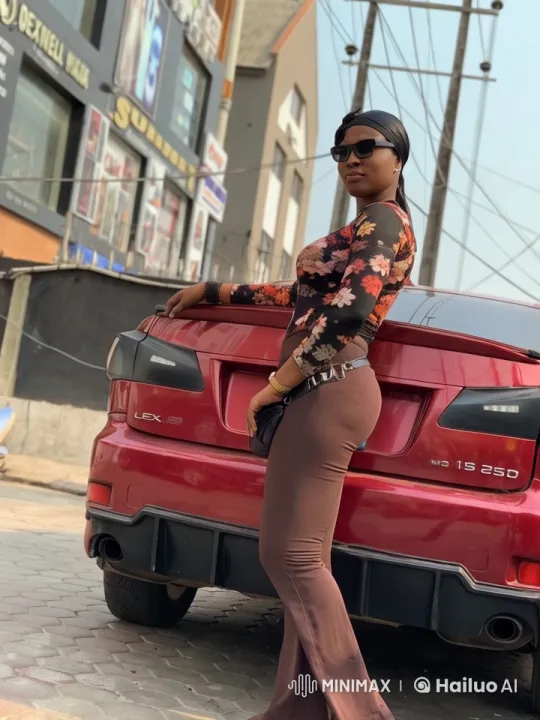 Woman Performs Martial Arts in Urban Setting – AI Generated Video | Hailuo AI