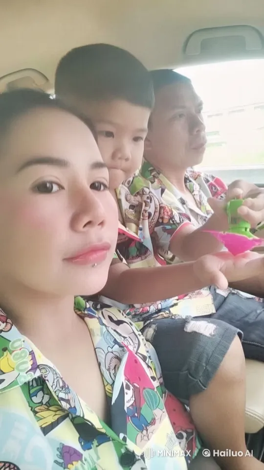 Live2D Video: Animated Trio Practices Kung Fu in a Car – AI Generated Video | Hailuo AI