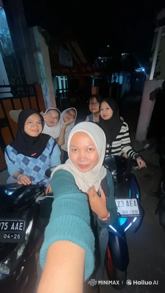 Nighttime Group Selfie with Animated Details – AI Generated Video | Hailuo AI