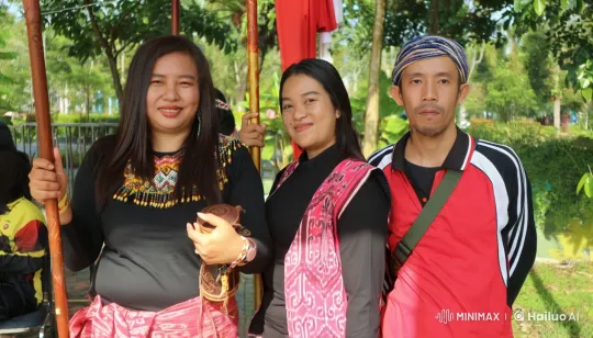Traditional Attire Kungfu Demonstration in Lush Garden – AI Generated Video | Hailuo AI