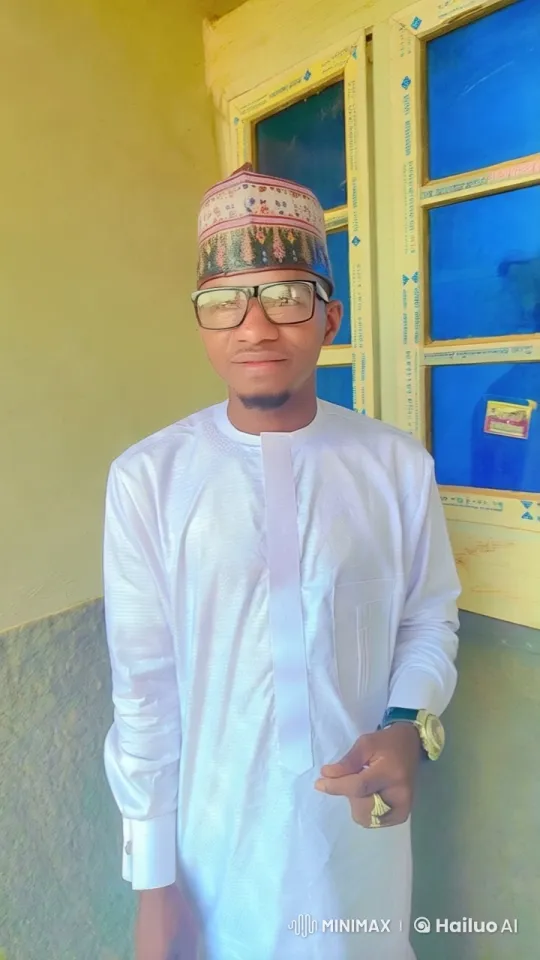 Live2D Animation of Man in Traditional Attire with Subtle Gestures – AI Generated Video | Hailuo AI