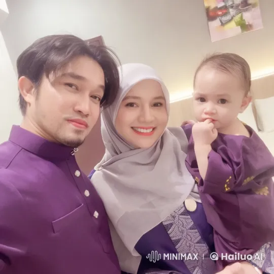 Family Kungfu Fight Showcases Skills in Live2D Animation – AI Generated Video | Hailuo AI