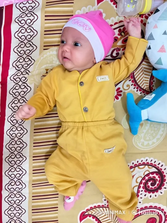 Baby's Playful Kung Fu on Patterned Mat – AI Generated Video | Hailuo AI