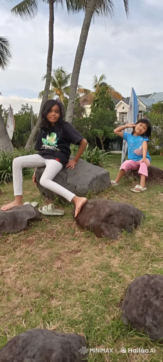 Children's Energetic Kung Fu Fight in Park Setting – AI Generated Video | Hailuo AI