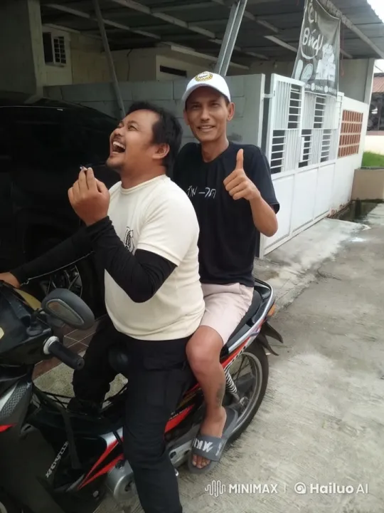 Two Friends Chat on a Motorcycle – AI Generated Video | Hailuo AI