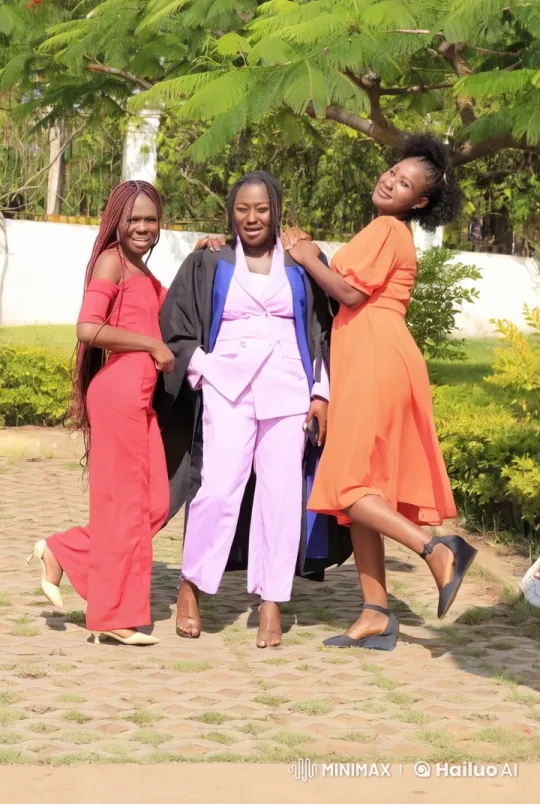 Women Perform Kung Fu in Lush Outdoor Setting – AI Generated Video | Hailuo AI