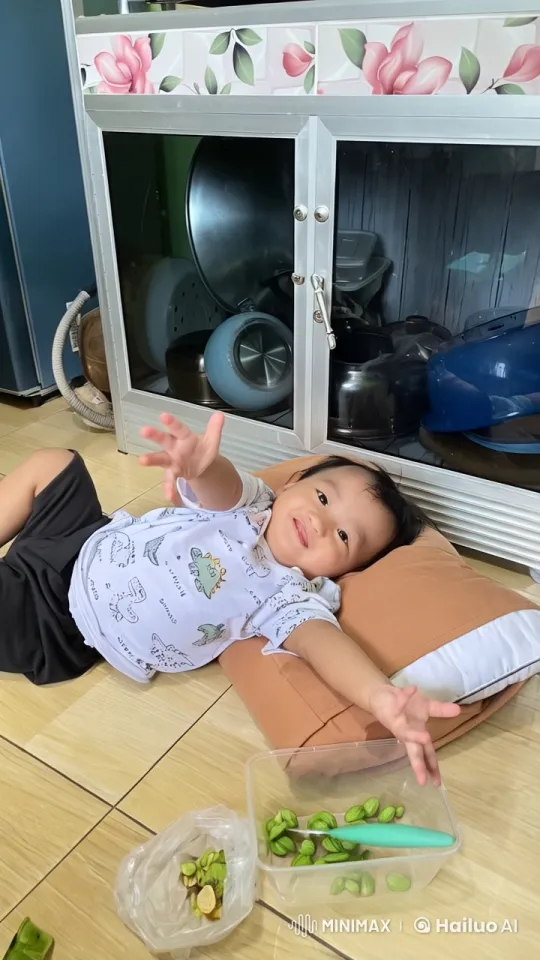 Child's Energetic Kungfu and Dance in Kitchen Setting – AI Generated Video | Hailuo AI