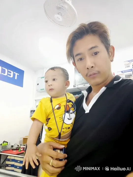 Man and Child Perform Dynamic Kungfu in Live2D Animation – AI Generated Video | Hailuo AI