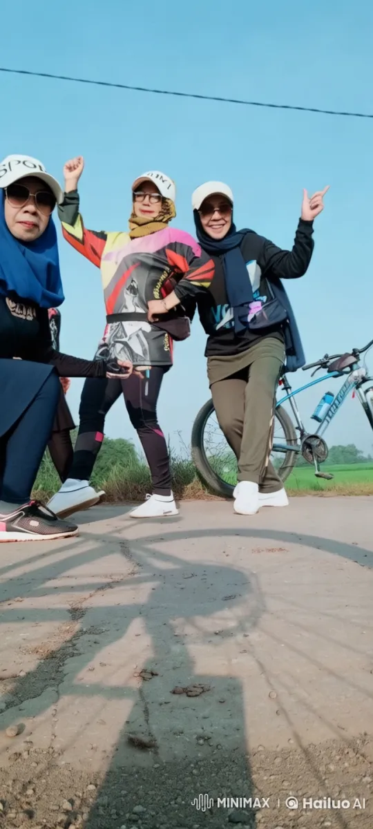 Vibrant Live2D Video: Sporty Individuals Perform Energetic Kung Fu – AI Generated Video | Hailuo AI