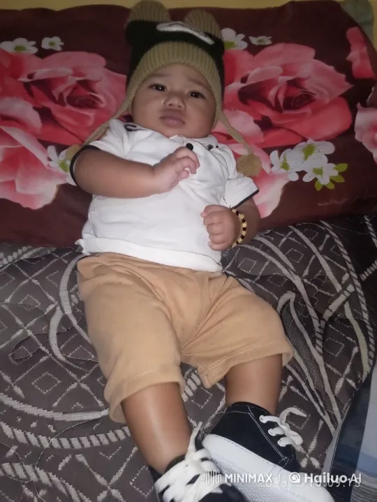 Baby's Joyful Kung Fu Practice on Quilt – AI Generated Video | Hailuo AI