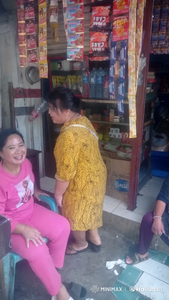 Intense Kungfu Showdown in Bustling Street Shop – AI Generated Video | Hailuo AI