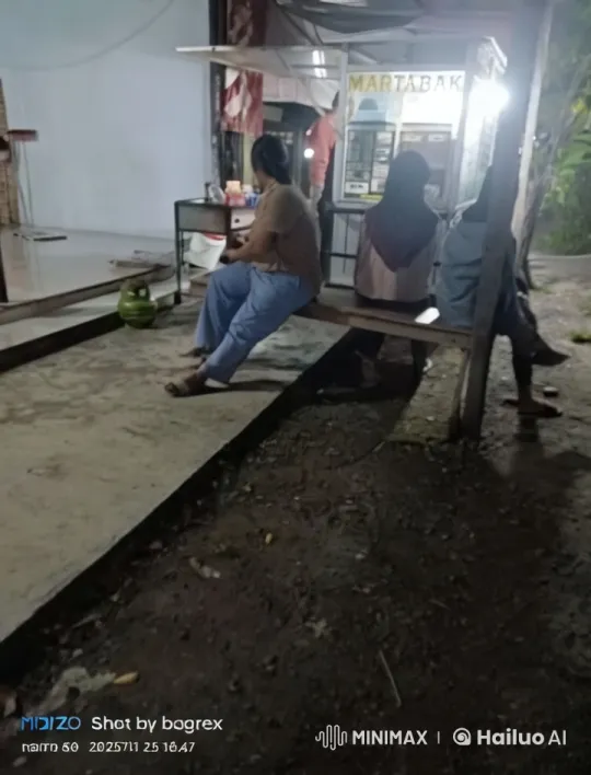 Traditional Kung Fu Display at Roadside Food Stall – AI Generated Video | Hailuo AI
