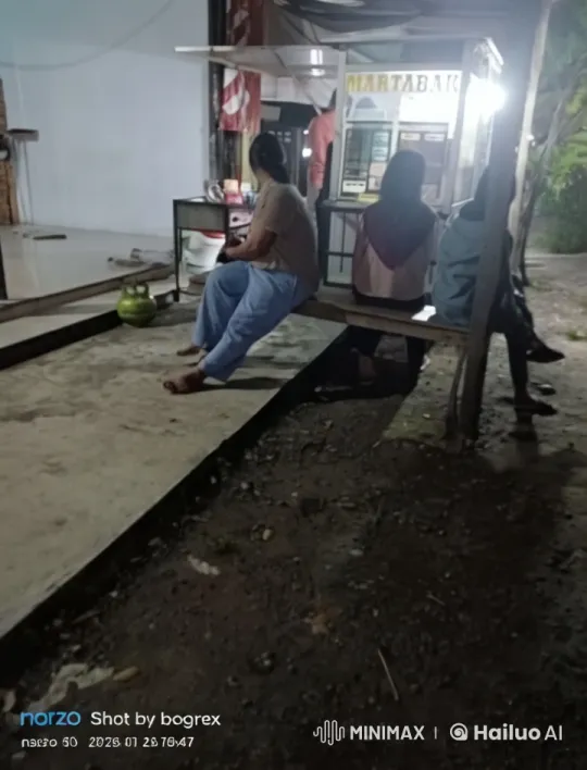 Nighttime Martabak Stall: Live2D Display of Martial Arts – AI Generated Video | Hailuo AI
