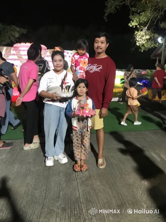 Family Enjoying Festive Night Outdoors in Live2D Animation – AI Generated Video | Hailuo AI