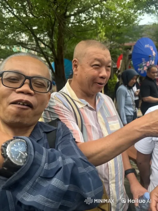 Traditional Kungfu Display in Lively Market Scene – AI Generated Video | Hailuo AI
