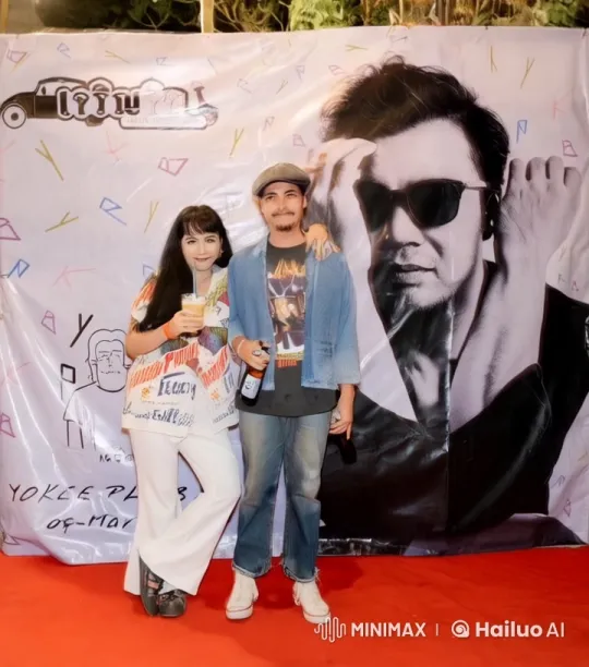 Live2D Action: Trendy Duo Showcases Martial Arts on Red Carpet – AI Generated Video | Hailuo AI