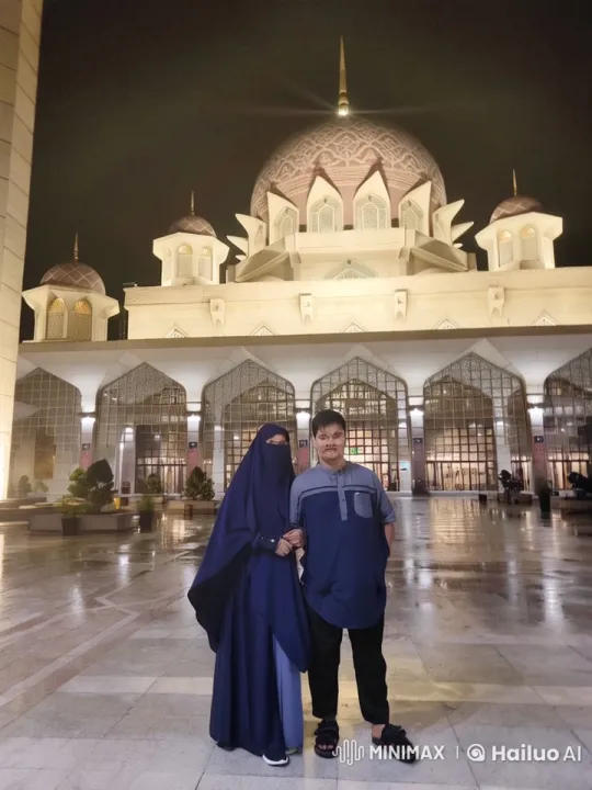 Kungfu Showdown in Live2D: Courtyard of an Impressive Mosque – AI Generated Video | Hailuo AI