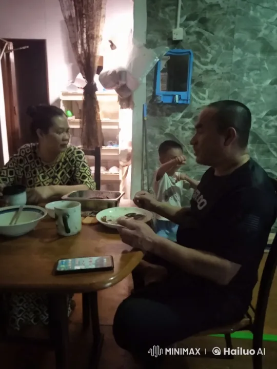 Family Gathering with Playful Child at Dining Table – AI Generated Video | Hailuo AI