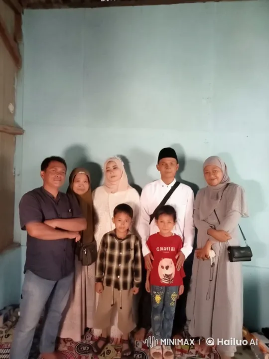 Family Poses and Kids Practicing Kungfu in Live2D Animation – AI Generated Video | Hailuo AI