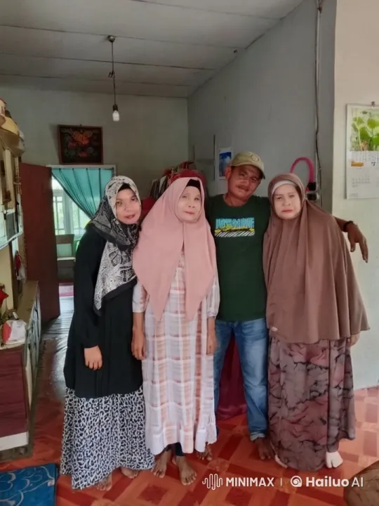 Traditional Attire Meets Martial Arts Prowess in Intimate Setting – AI Generated Video | Hailuo AI