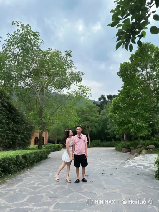 High-Resolution Live2D Martial Arts Scene in Night Square – AI Generated Video | Hailuo AI