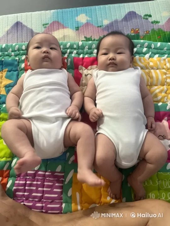 Babies' Playful Kung Fu on Colorful Quilt – AI Generated Video | Hailuo AI
