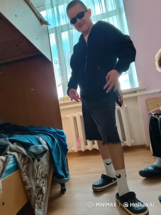 Young Person in Casual Attire Engages in Casual Conversation in a Sunlit Room – AI Generated Video | Hailuo AI