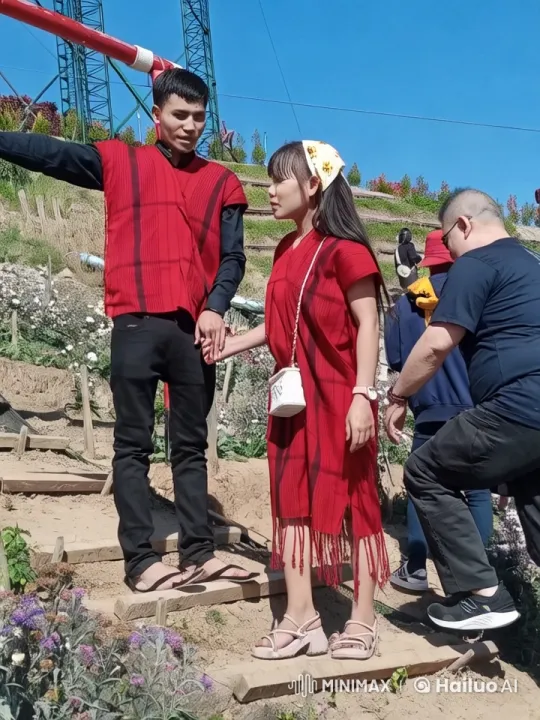 Traditional Couple Enjoying Sunny Park with Blossoms – AI Generated Video | Hailuo AI