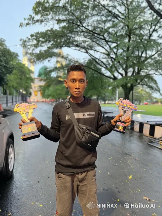 Urban Park Kung Fu Champion Displaying Trophies – AI Generated Video | Hailuo AI