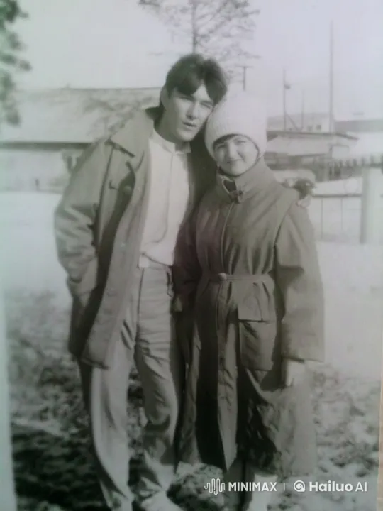 Couple Embracing in Vintage Black-and-White Setting – AI Generated Video | Hailuo AI