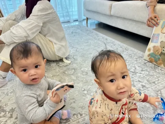 Toddlers Playfully Mimic Kung Fu in Cozy Living Room – AI Generated Video | Hailuo AI