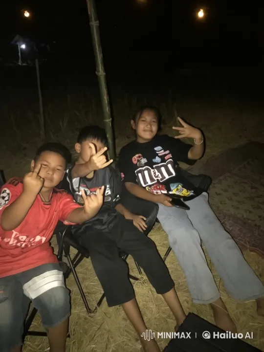 Children's Playful Kungfu Fight in Dimly Lit Outdoor Scene – AI Generated Video | Hailuo AI