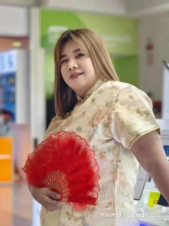 Traditional Grace Meets Modern Retail Ambiance – AI Generated Video | Hailuo AI