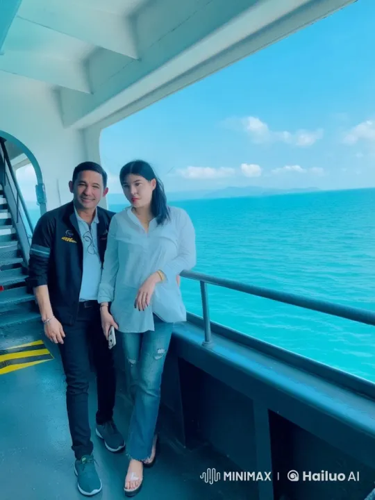 Kung Fu Duo Battles on Ship with Stunning Sea and Sky Background – AI Generated Video | Hailuo AI