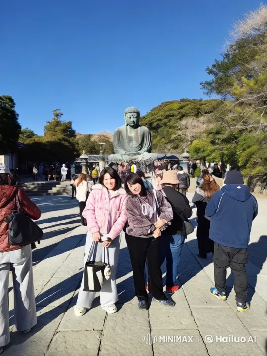Tourists Transform into Martial Artists at Kamakura's Great Buddha – AI Generated Video | Hailuo AI