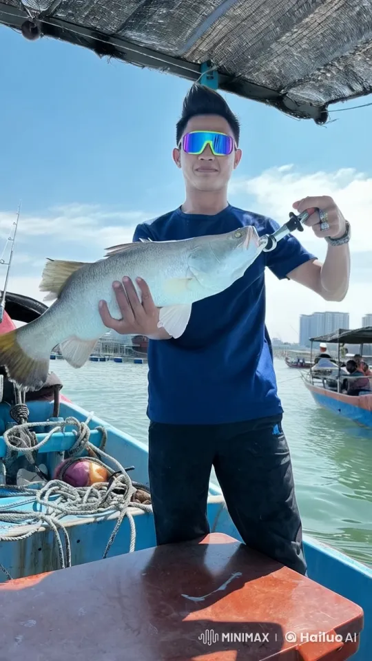Kungfu Master Showcases Skills on Swaying Boat – AI Generated Video | Hailuo AI