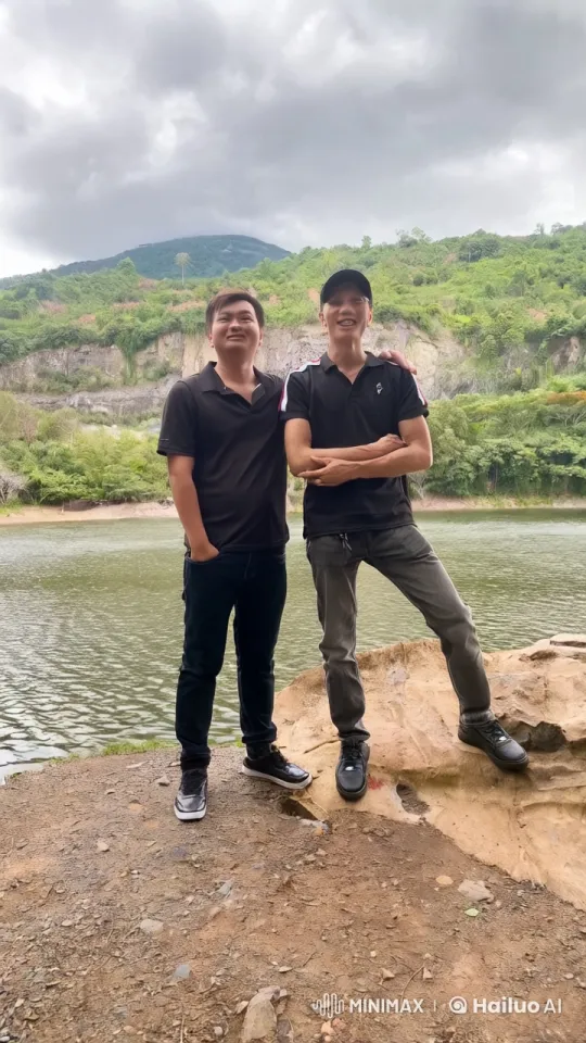 Dynamic Kung Fu Fight by Scenic River – AI Generated Video | Hailuo AI