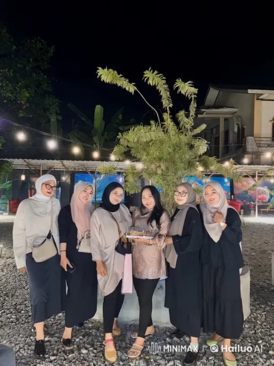 Women Practice Kung Fu in Illuminated Courtyard – AI Generated Video | Hailuo AI