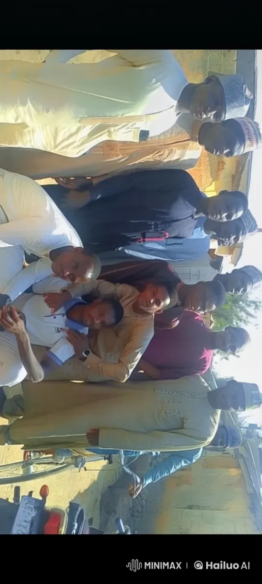 Traditional Attire Group Pose in Animated Live2D Video – AI Generated Video | Hailuo AI