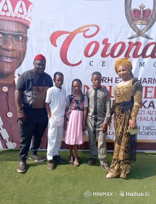 Family Poses for Animated Coronation Celebration Video – AI Generated Video | Hailuo AI